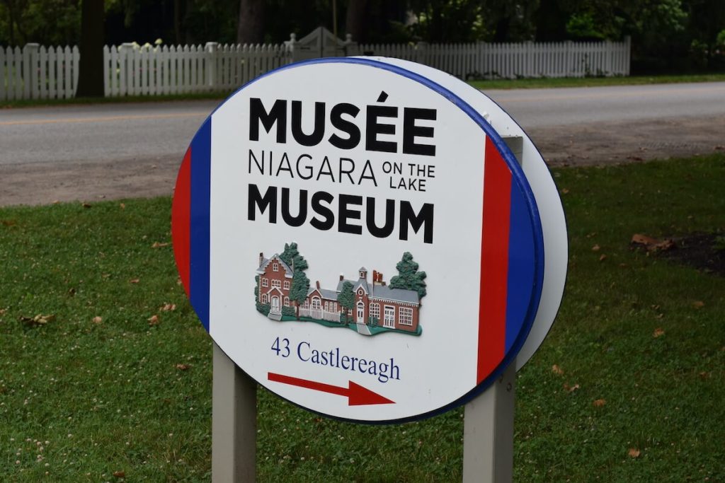 Sign pointing to the Niagara-on-the-Lake Museum