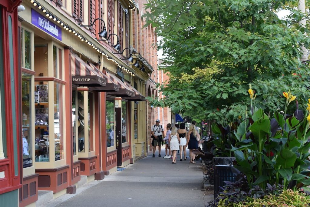 Shops on Queen Street in Niagara-on-the-Lake